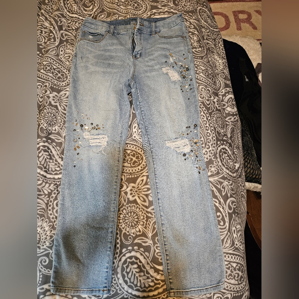 Chico's Medium Wash Midrise Cropped Jeans stones and rips on front legs  Size 1